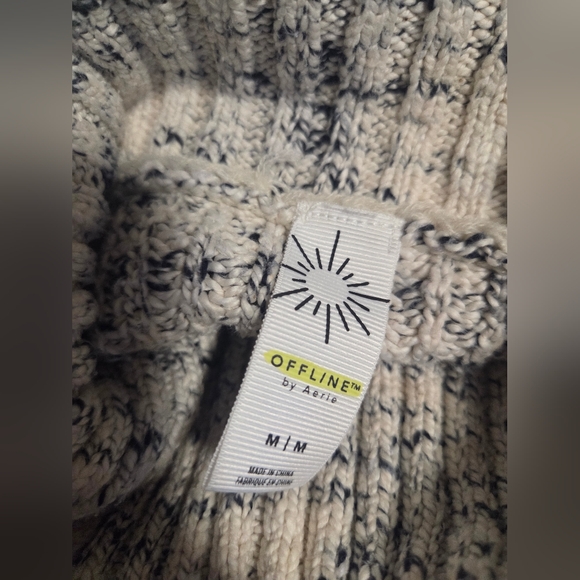 OFFLINE By Aerie Chillside Turtleneck Sweater Size MEDIUM PERFECT CONDITION - Picture 6 of 9